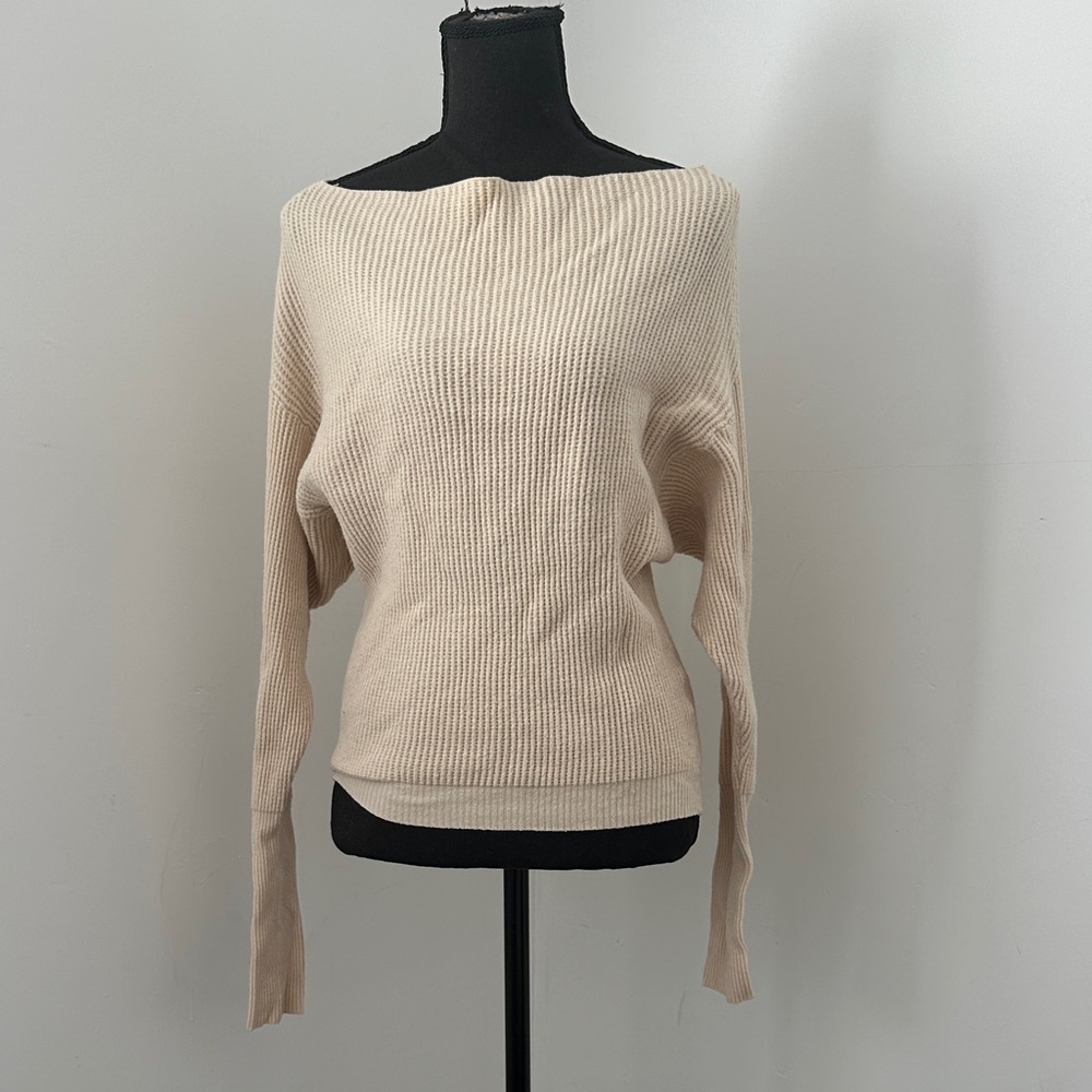 Lovestitch - Elegant Cream Women's Sweater - S